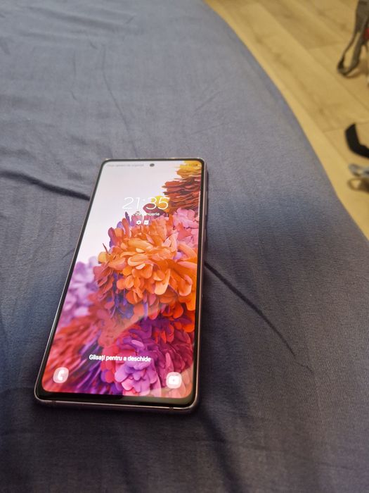 Samsung S20 FE in stare buna, ecran putin crapat