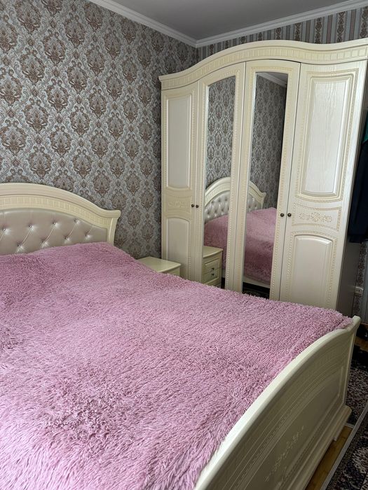 Продам спальный гарнитур в классическом стиле