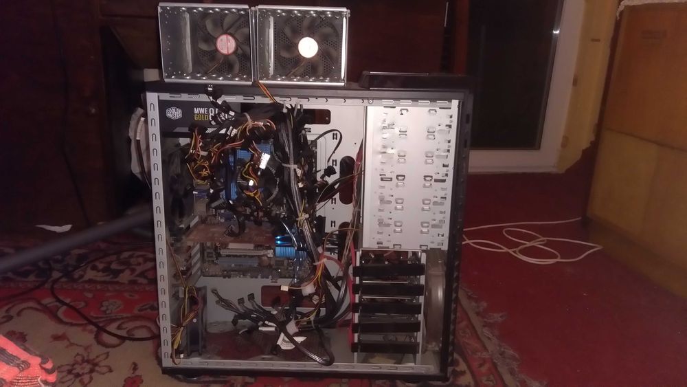 Две настолни машини, 2 PC-та