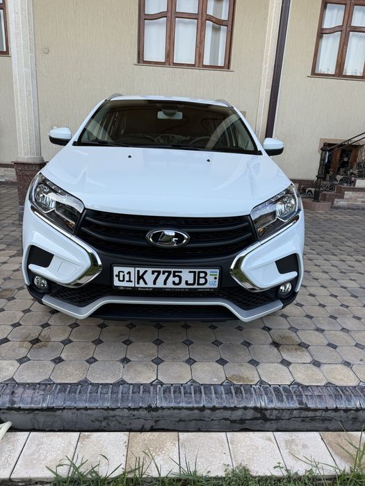 Lada Xray Cross Luxe Prestige