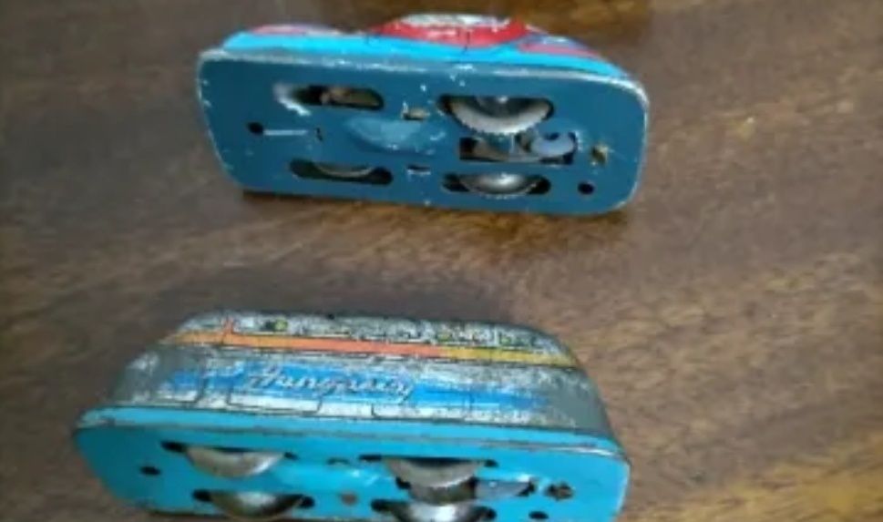 Стари детски играчки.