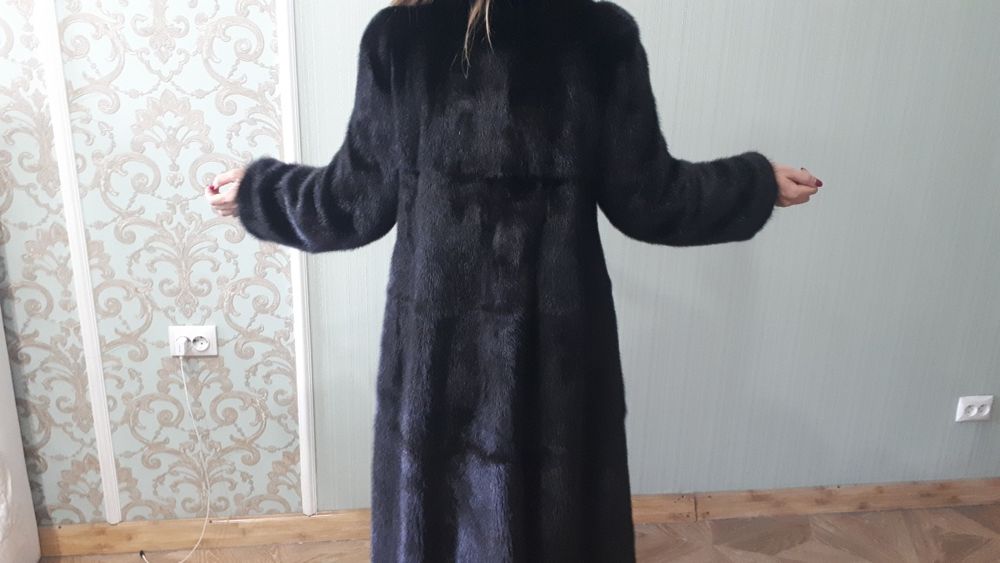 Продам норковую шубу.