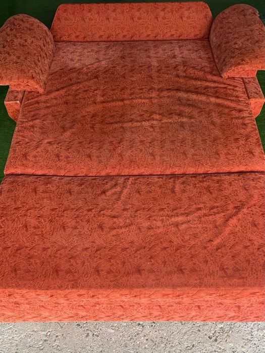 Pat extensibil cu ladă de depozitare – 800 lei