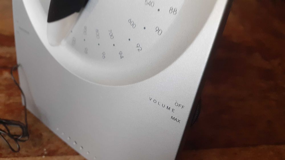 радио AM/FM със светеща ярко стрелка за настройване Италия