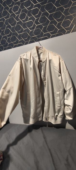 Продам бомбер love republic