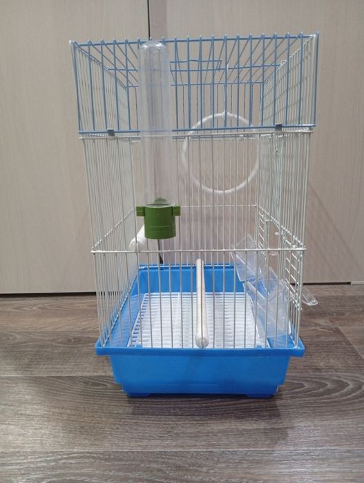 Клетка для попугаев с поилкой