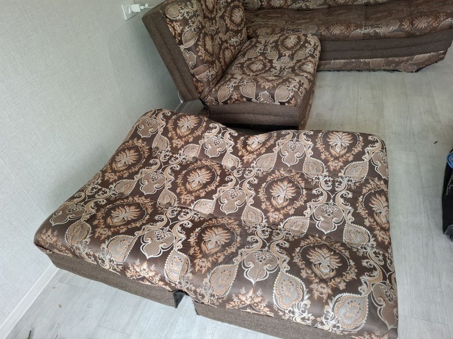 Диван , два кресла.