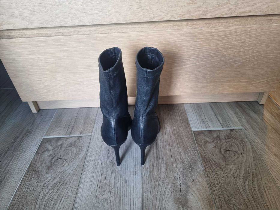 Patrizia Pepe кожени боти  pазмер 39