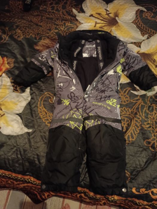 Продам детский зимний комбинезон