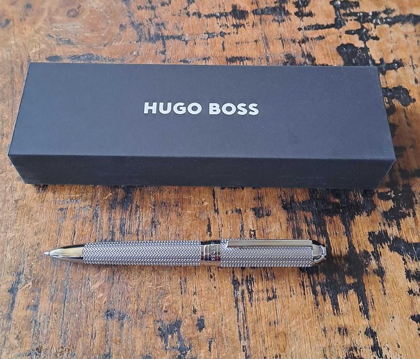 химикалка HUGO BOSS Elemental сребро метал с шарки тип рибена кост