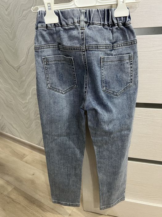 Джинсы на девочку 130-140 рост