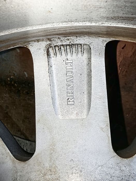 Продавам ляти джанти за Рено 16 цола с нови летни гуми 205/50/16 цола.