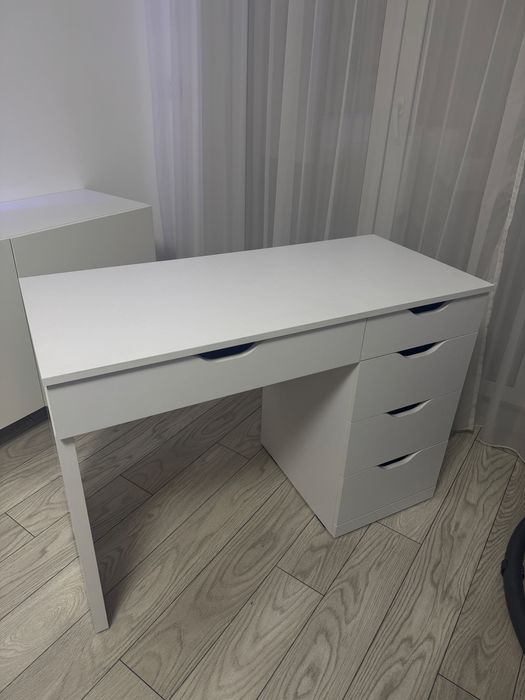 Birou alb/ Masa make-up