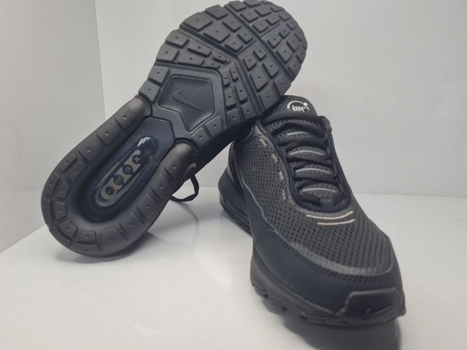 Маратонки Nike Air Max Pulse

Чисто нови с кутия.

Размер 45.5 стелка 29.5 см.

Цена 85 евро.