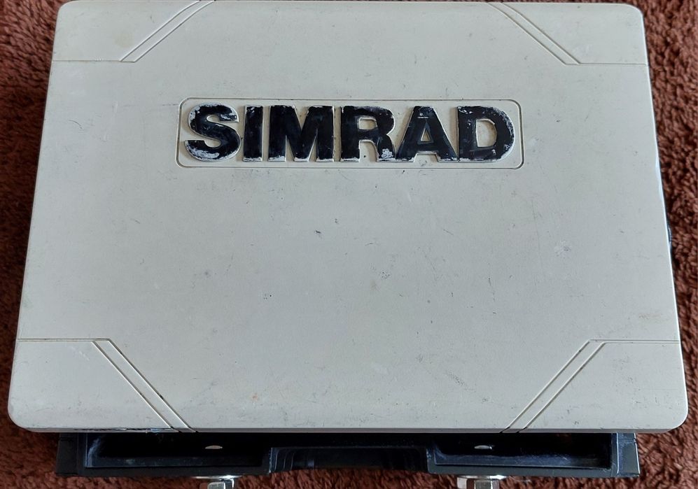 Продавам сонар SIMRAD GO7