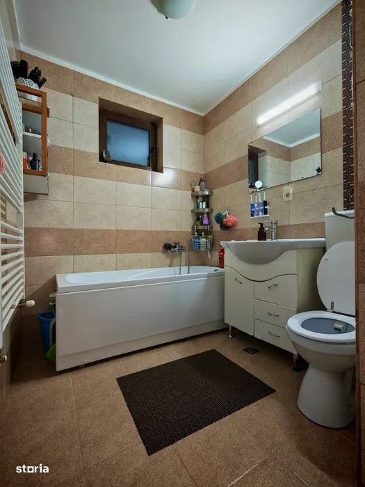 Apartament cu 3 camere, 60 mp, balcon, zona Parcului Poligon