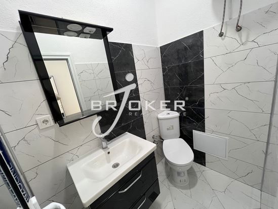 Дава се под наем Магазин в Кърджали, Център - 62 кв.м за 331.5 € - Снимка #5