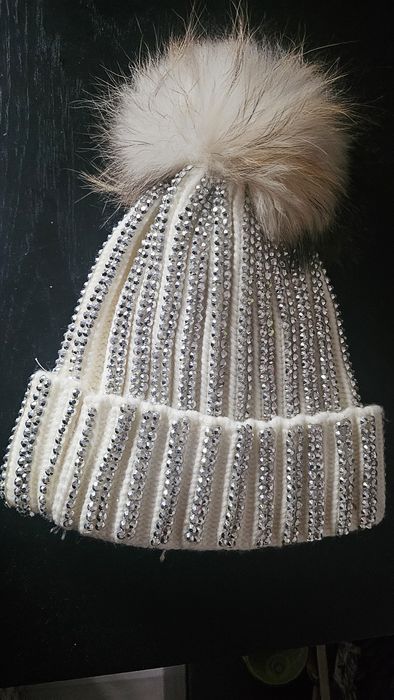 Страхотна шапка с естествен пух