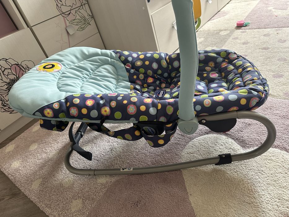 Шезлонг для малышей от бренда chicco