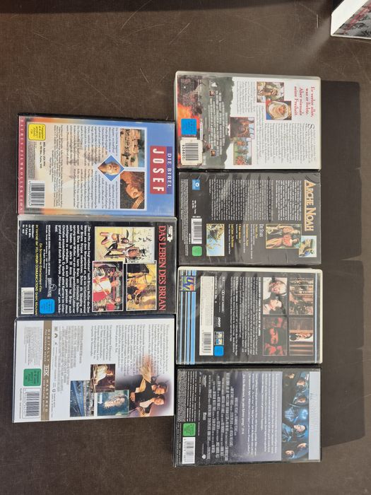 Vând lot 35 casete video VHS  originale,cu filme actiune,
