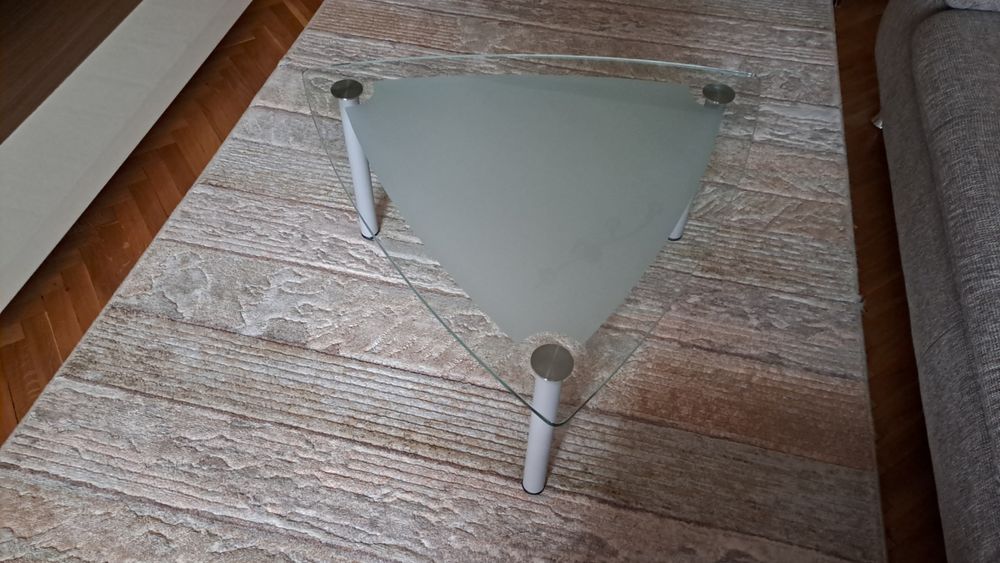 Стъклена холна маса