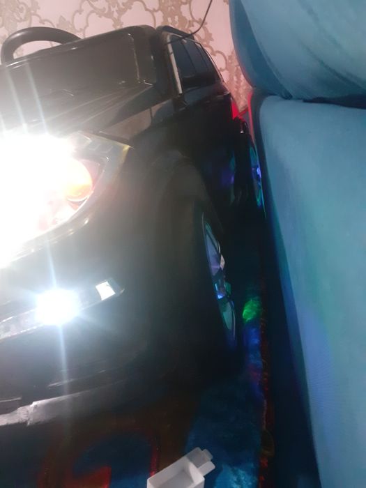 Детская машинка на ходу