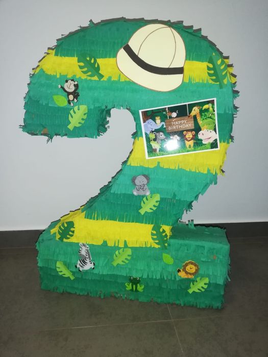 Piniata și diferite costume ecologice pentru copii , făcute la comanda