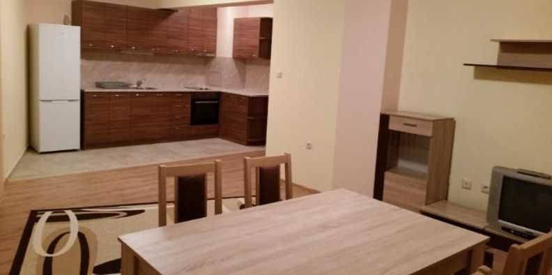 Дава се под наем Тристаен апартамент в Бургас, Меден рудник - зона А - 100 кв.м за 175 € - Снимка #2