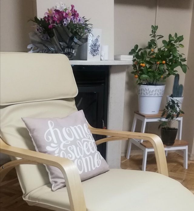 Два самостоятелни етажа от къща