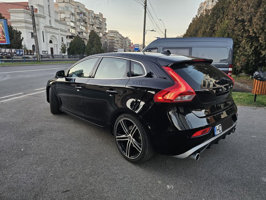 VOLVO V40 Rdesign