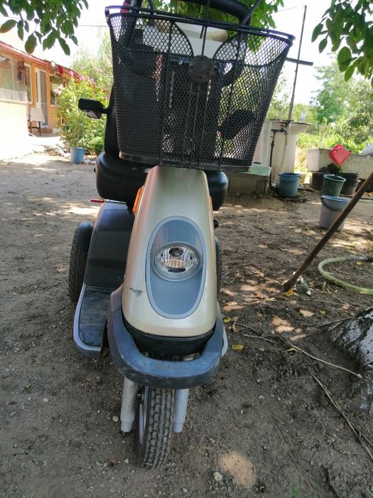 Vând scuter electric persoane cu dizabilități...