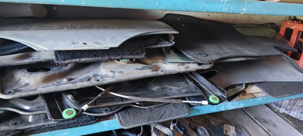 Продам комплект стекол на двери пассат б6