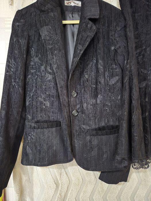 Дамски костюм размер 44