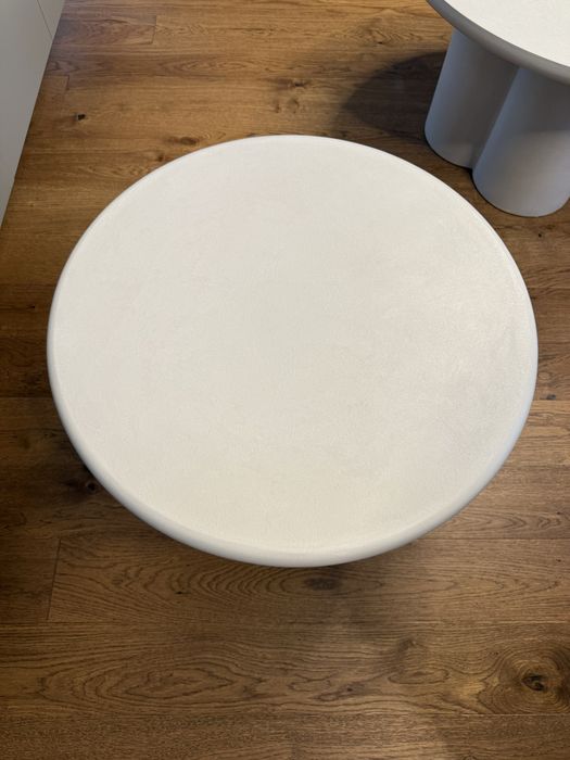 Холна маса в бежов цвят