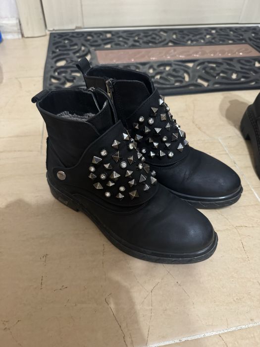 Продам красивые женские ботинки