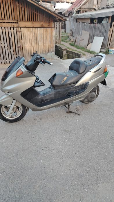 Vând scuter Yamaha Majesti de 250cc, necesită reparații