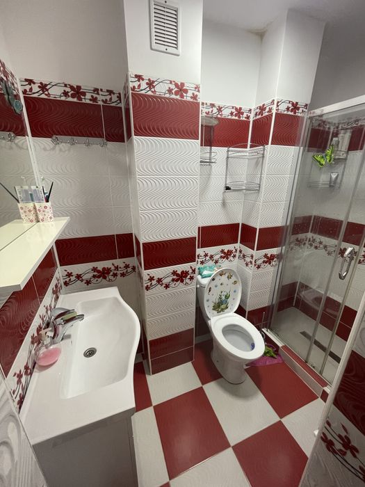 Vand apartament 3 camere decomandate , zona Neacsu-Mall Dunarea