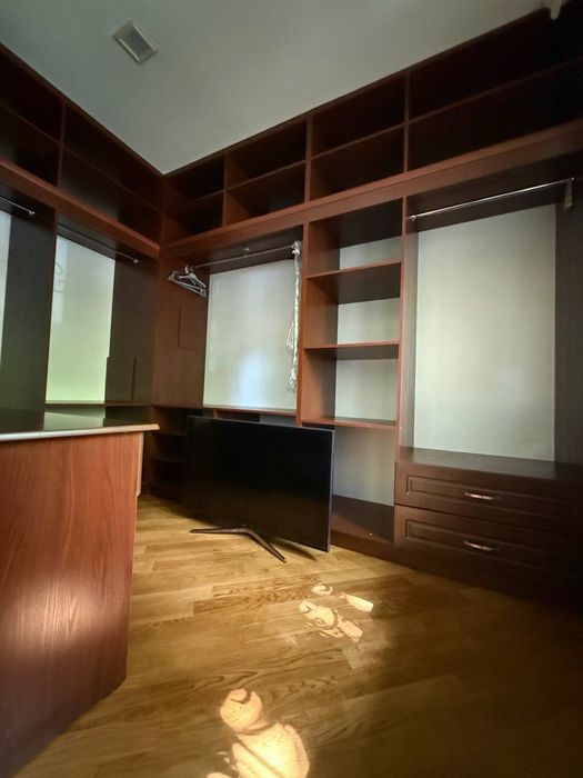 Продам квартиру Ц2 3/1/4 75м2