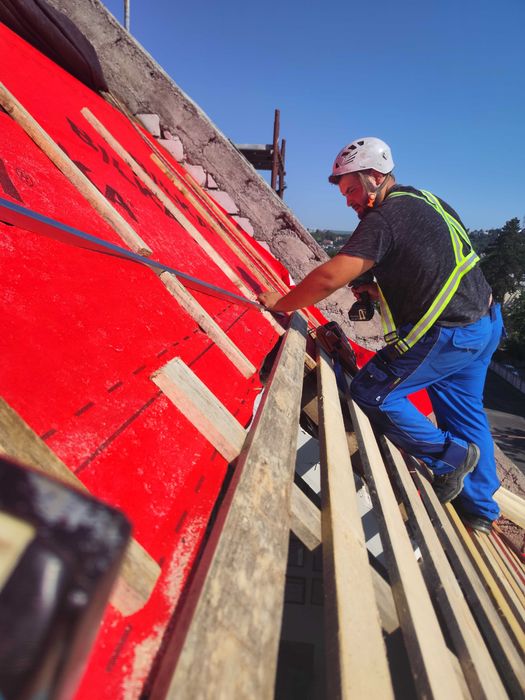 Montare tablă fălțuită cu alpiniști utilitari