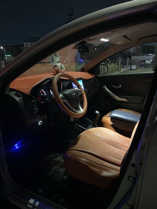 Продам Lada x ray хорошом состаяние срочно