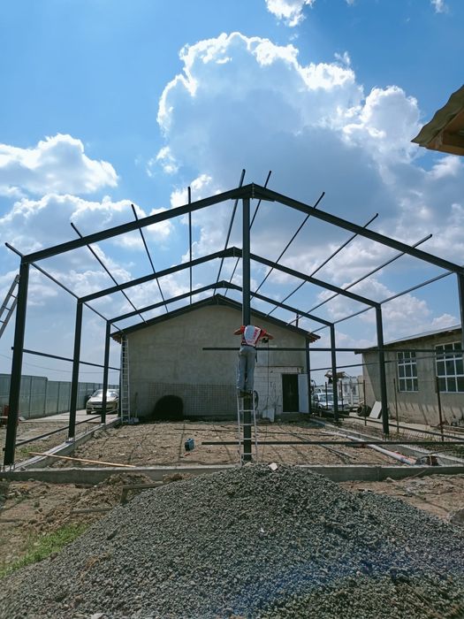 Vând hală metalică 8 m lățime cu 30 m lungime cu 4 m la streașină