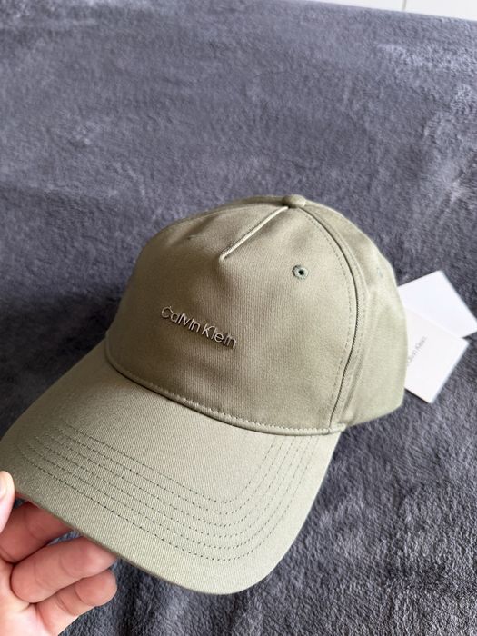 Calvin Klein sapca unisex verde military cu logo metalic mic noua originala