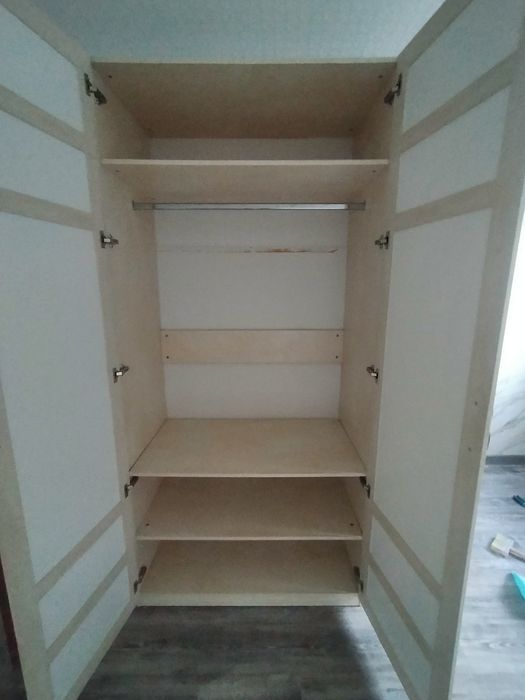 Продам шкаф двухстворчатый очень вместительный