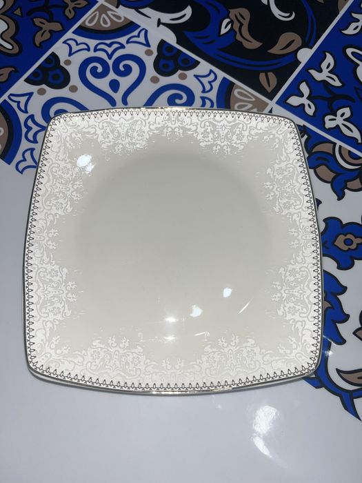 Продам тарелки и салатницы