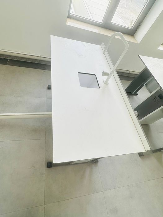 Школьние парты от класса химии