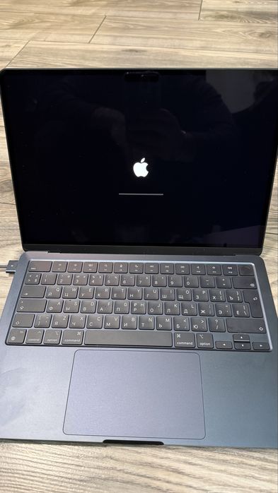 Продам MacBook Air M2 13.6 A2681