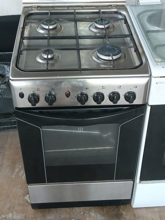 Продам газ плиту