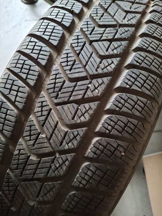 4 Anvelope de iarnă 215 65 r17 Pirelli