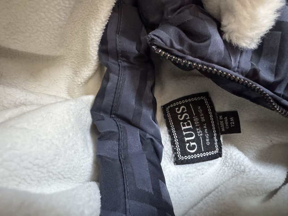 Бебешки ромпер Guess за зимни условия