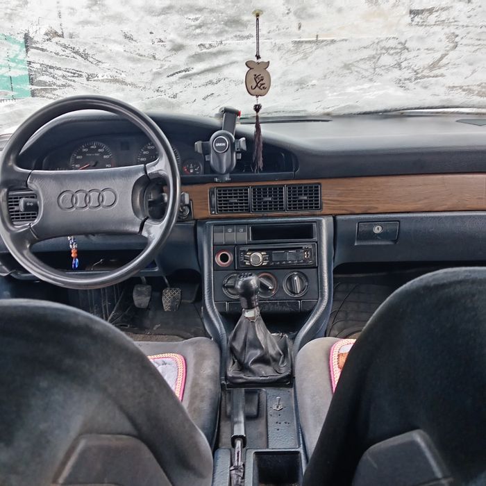 Ауди A6 универсал 2.3 1989